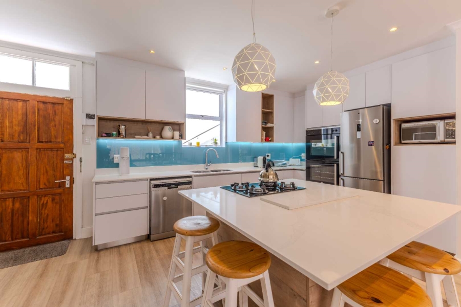 To Let 4 Bedroom Property for Rent in Fresnaye Western Cape